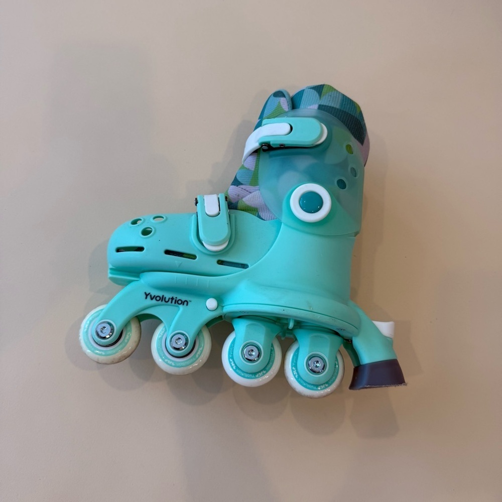 Yvolution Kids Adjustable Roller Skates - Picture 2 of 6